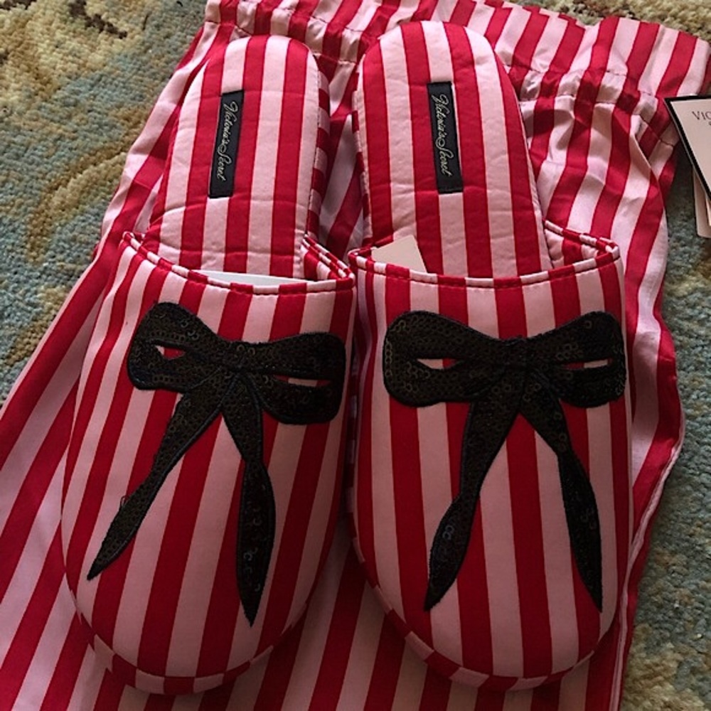 NEW Victoria’s Secret Slippers